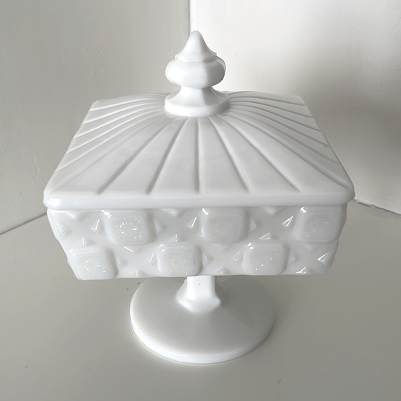 Accents Vintage Westmoreland Milk Glass Wedding Box In Perfect